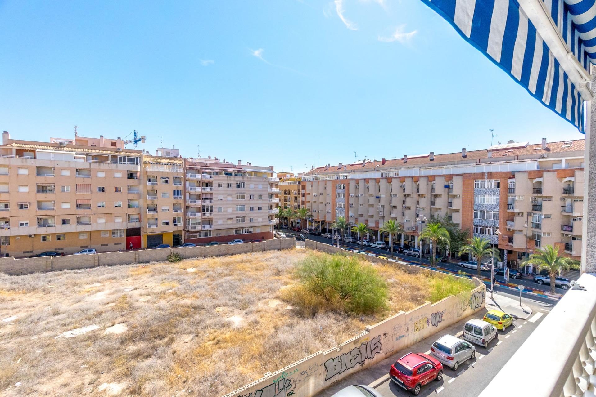 2 Bed, 1 Bath, ApartmentFor Sale, Torrevieja, Alicante