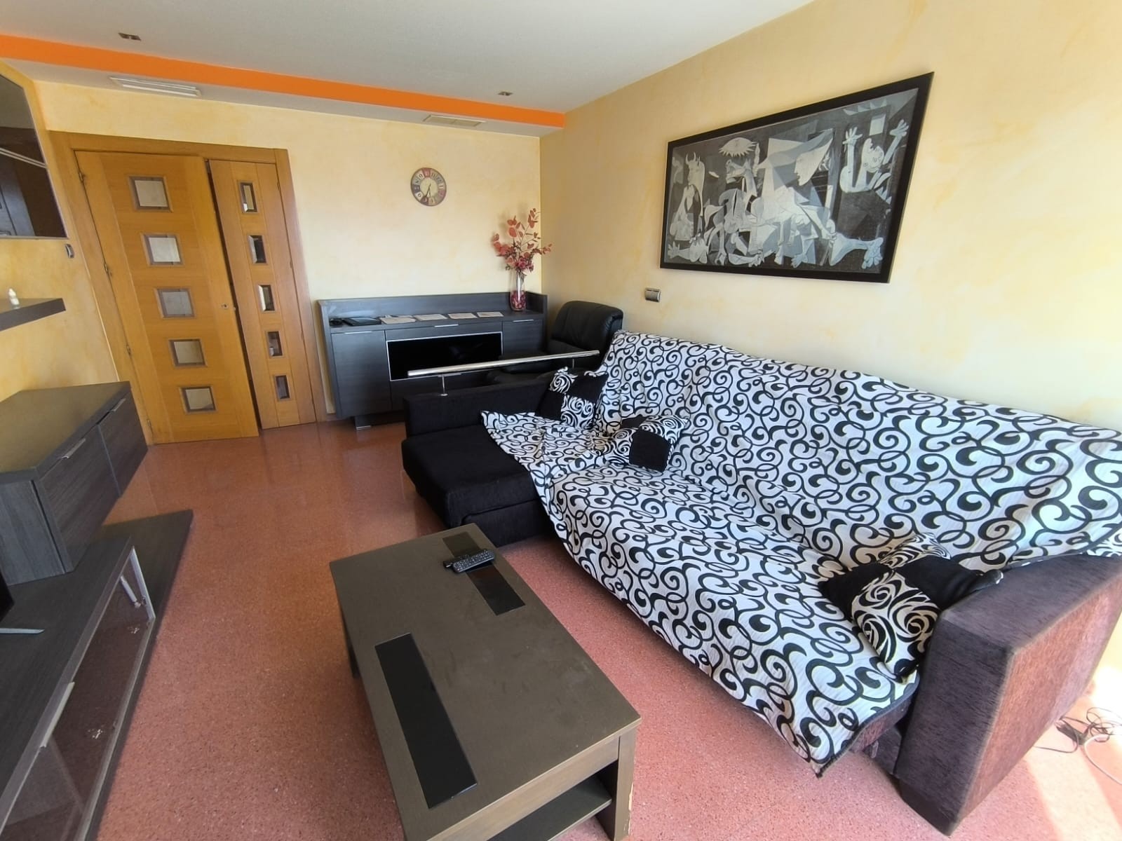 3 Bed, 2 Bath, ApartmentFor Sale, Sax, Alicante