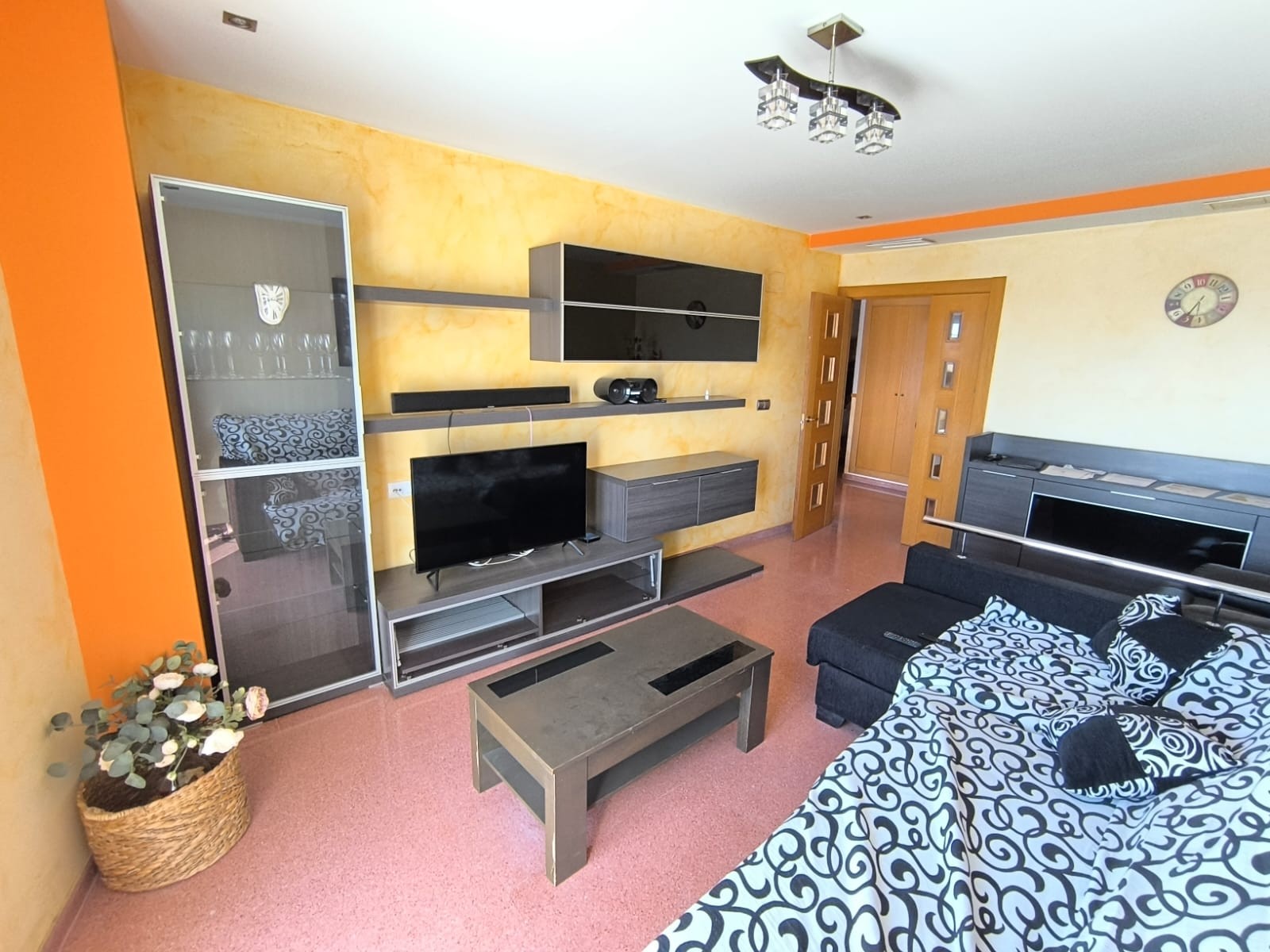 3 Bed, 2 Bath, ApartmentFor Sale, Sax, Alicante