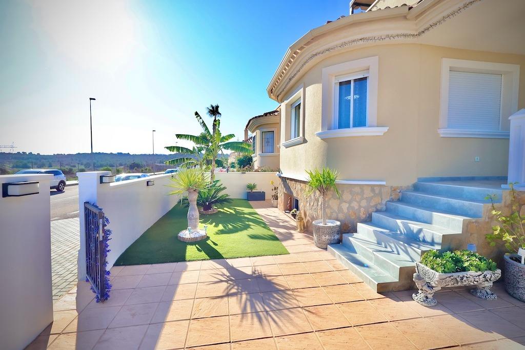 4 Bed, 2 Bath, HouseFor Sale, San Miguel de Salinas, Alicante