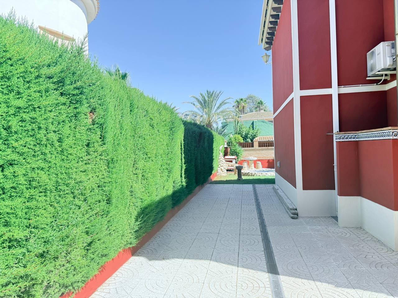 5 Bed, 3 Bath, HouseFor Sale, Campoamor, Alicante