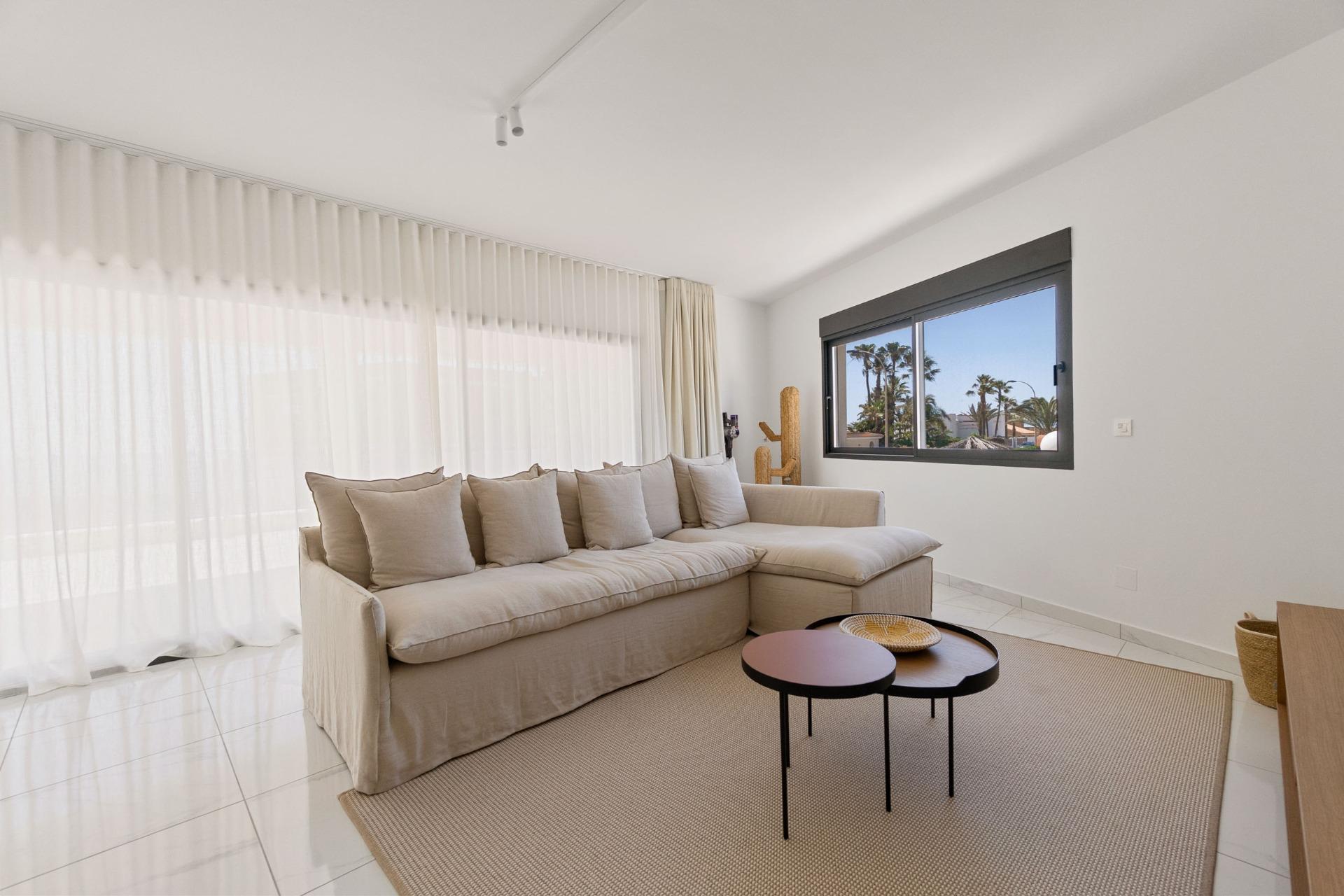 5 Bed, 3 Bath, HouseFor Sale, Torrevieja, Alicante