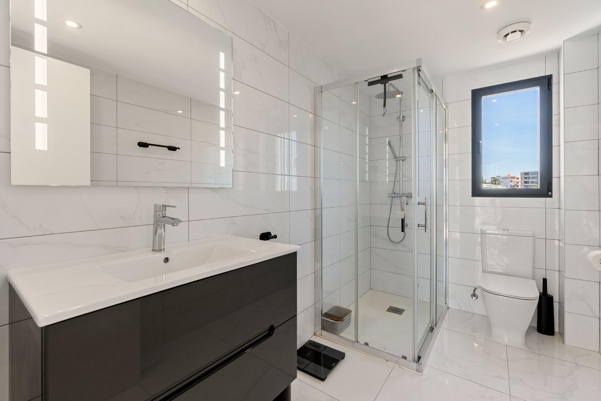 5 Bed, 3 Bath, HouseFor Sale, Torrevieja, Alicante