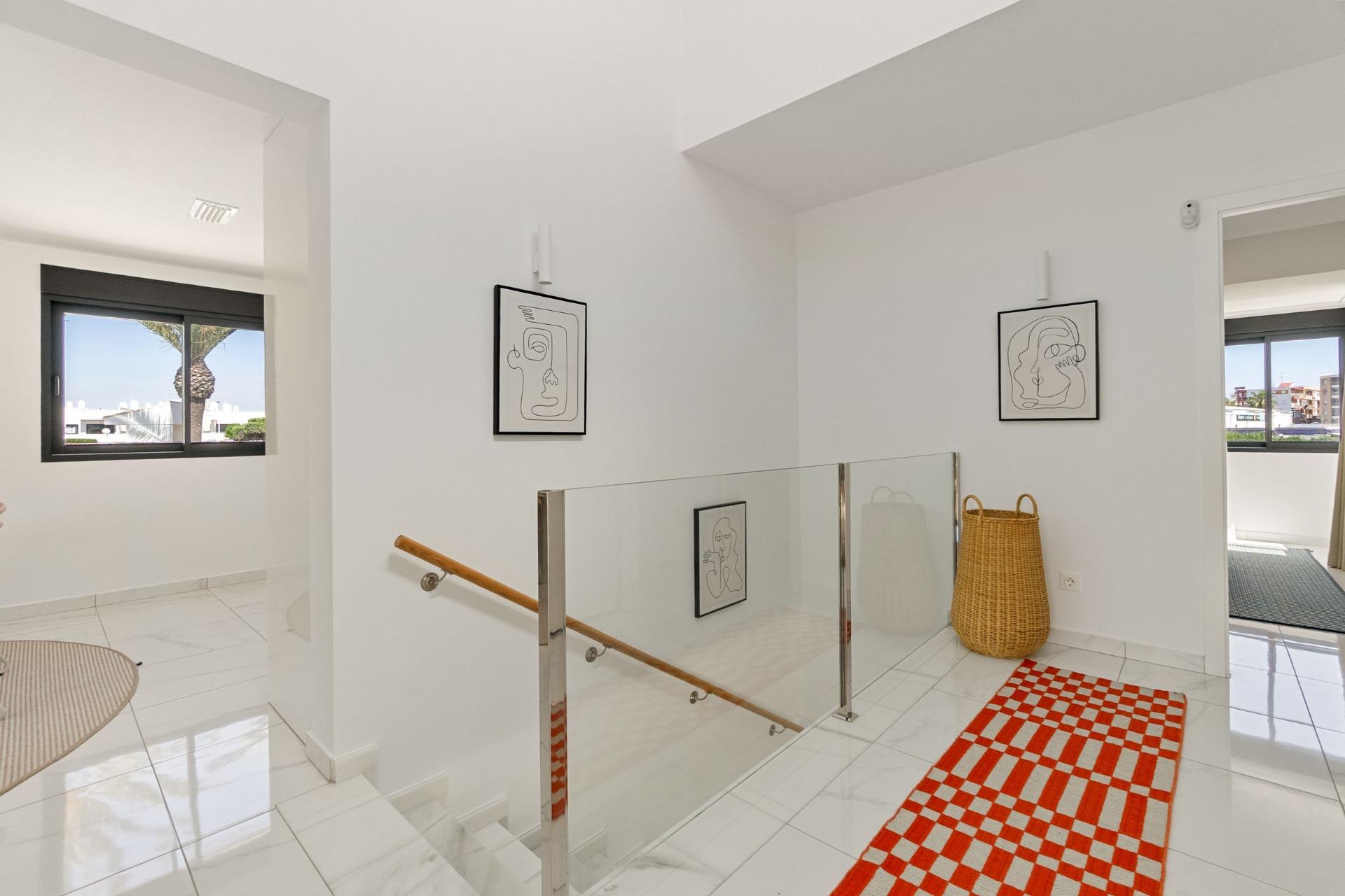 5 Bed, 3 Bath, HouseFor Sale, Torrevieja, Alicante