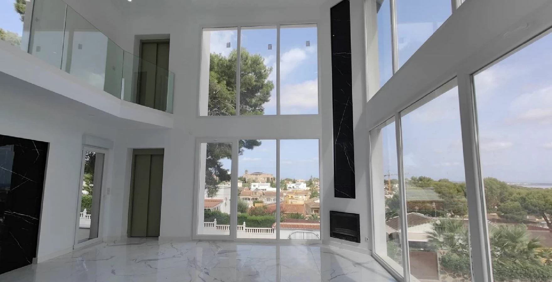6 Bed, 3 Bath, HouseFor Sale, Torrevieja, Alicante