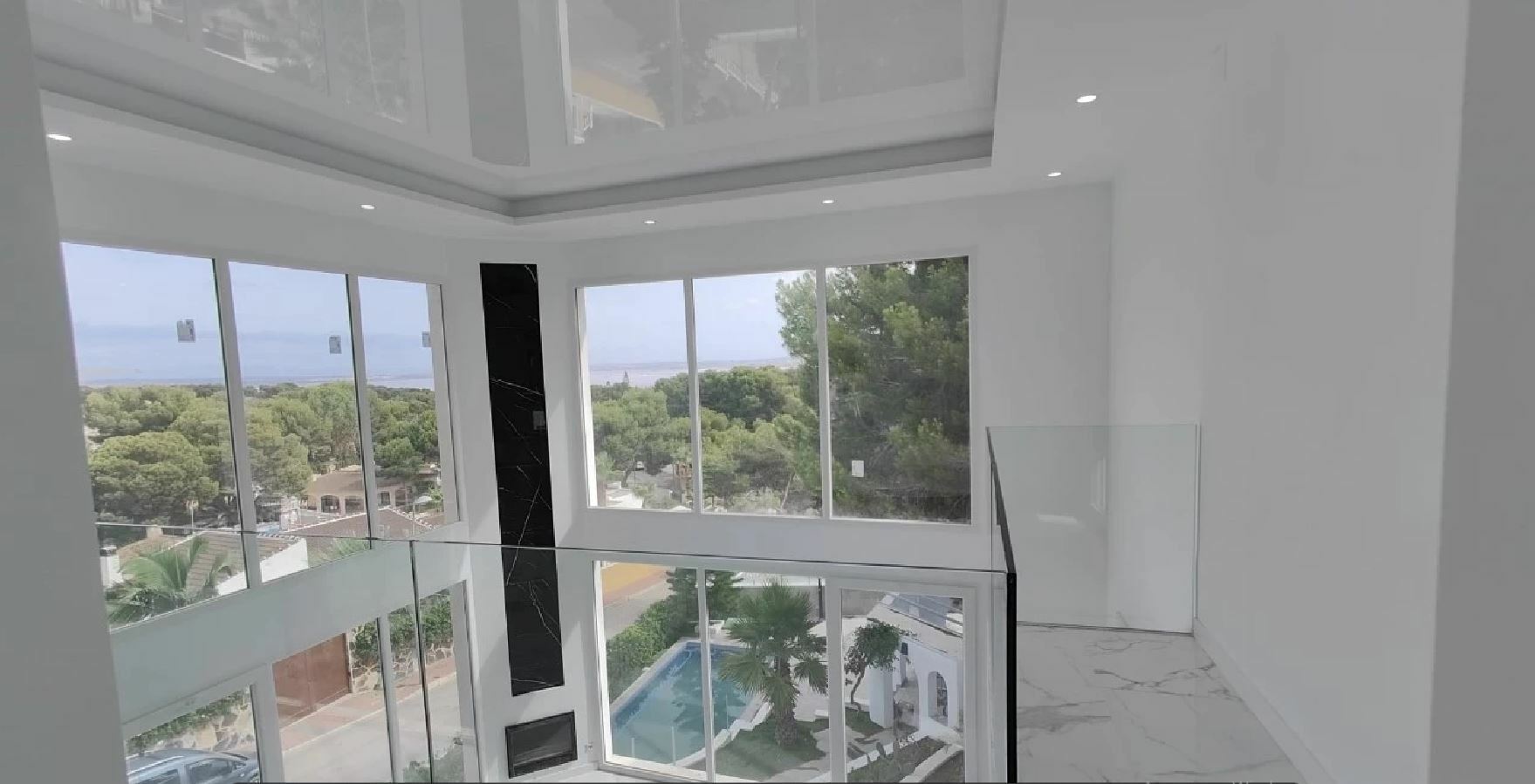 6 Bed, 3 Bath, HouseFor Sale, Torrevieja, Alicante