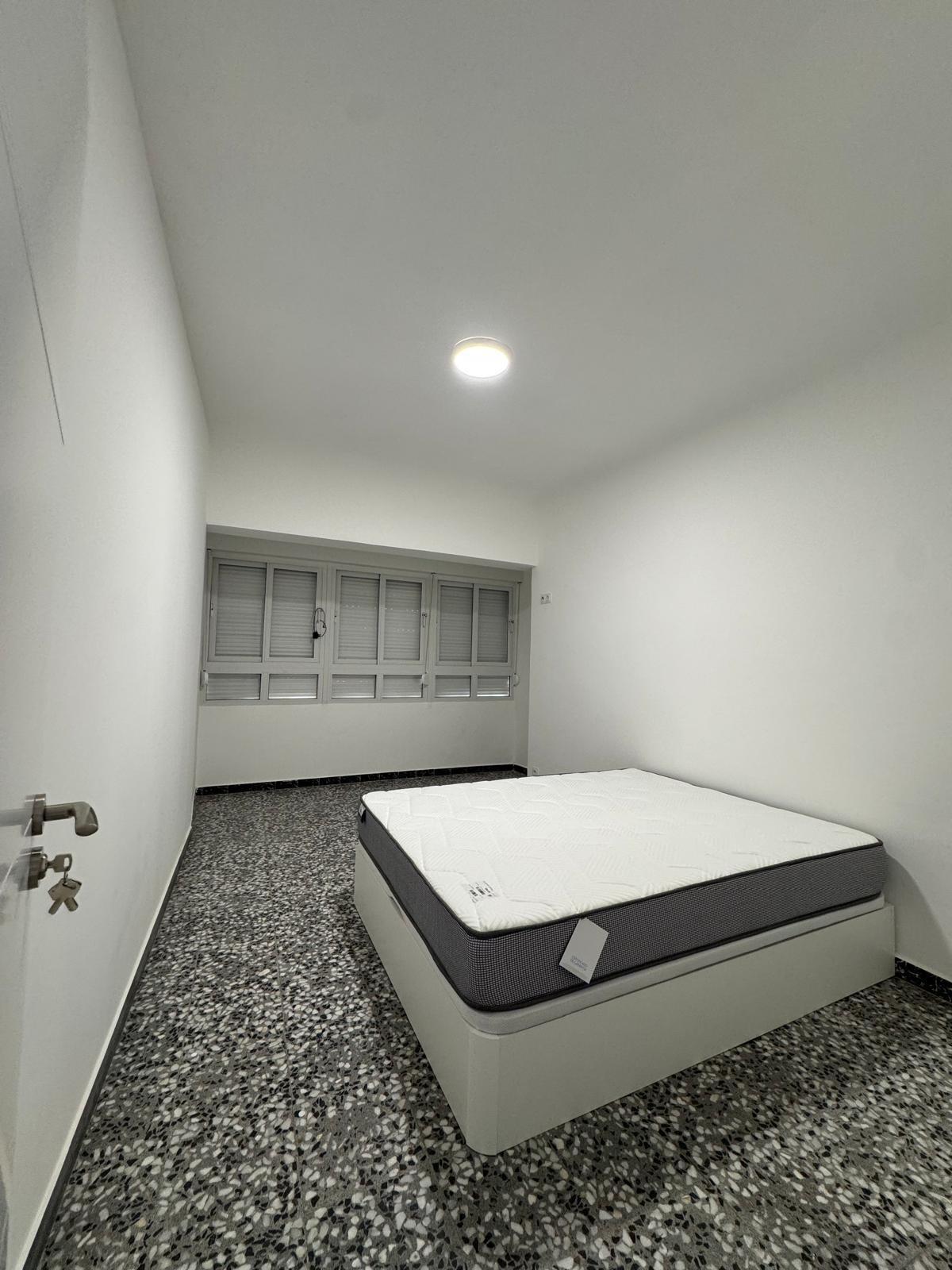 5 Bed, 3 Bath, ApartmentFor Sale, Torrevieja, Alicante