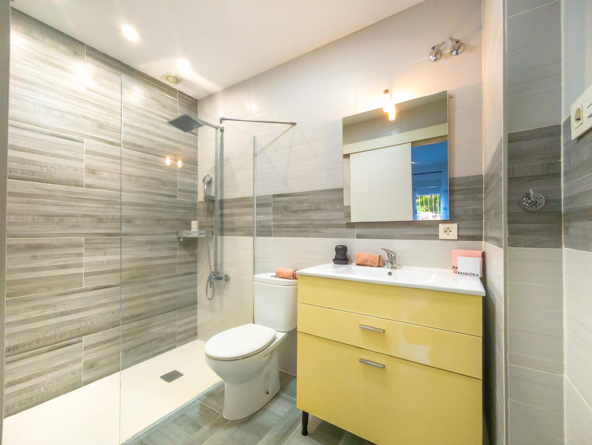 3 Bed, 2 Bath, ApartmentFor Sale, Torrevieja, Alicante