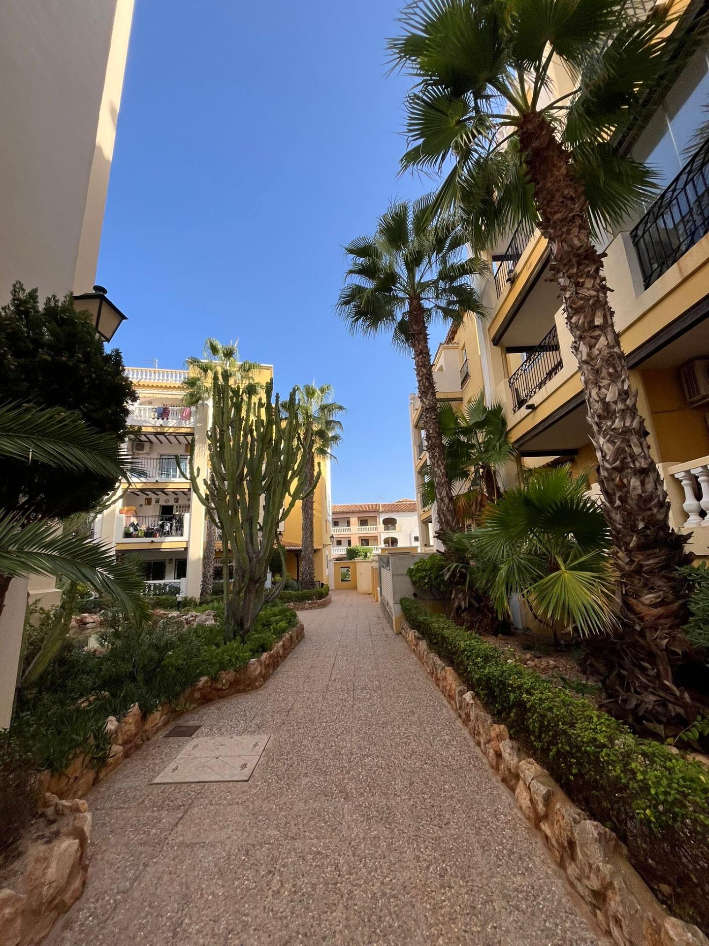 3 Bed, 2 Bath, ApartmentFor Sale, Torrevieja, Alicante