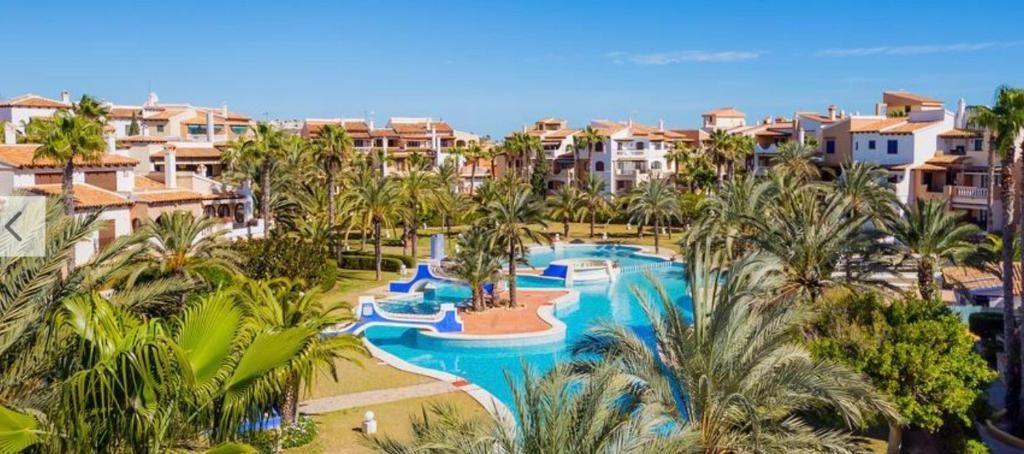 3 Bed, 2 Bath, ApartmentFor Sale, Torrevieja, Alicante