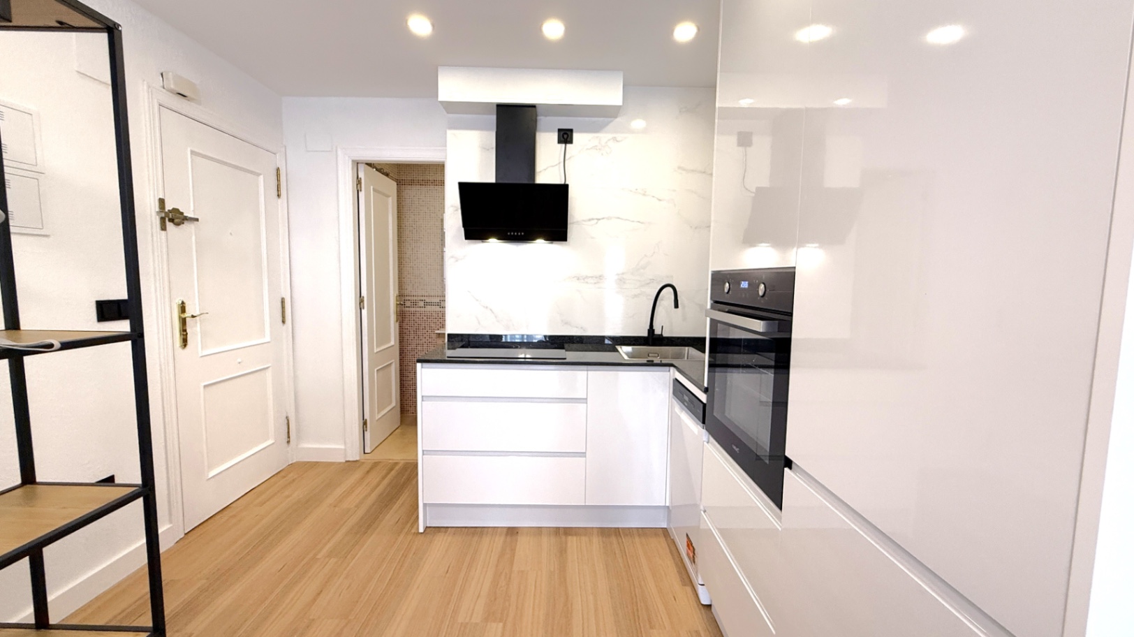 2 Bed, 1 Bath, ApartmentFor Sale, Torrevieja, Alicante