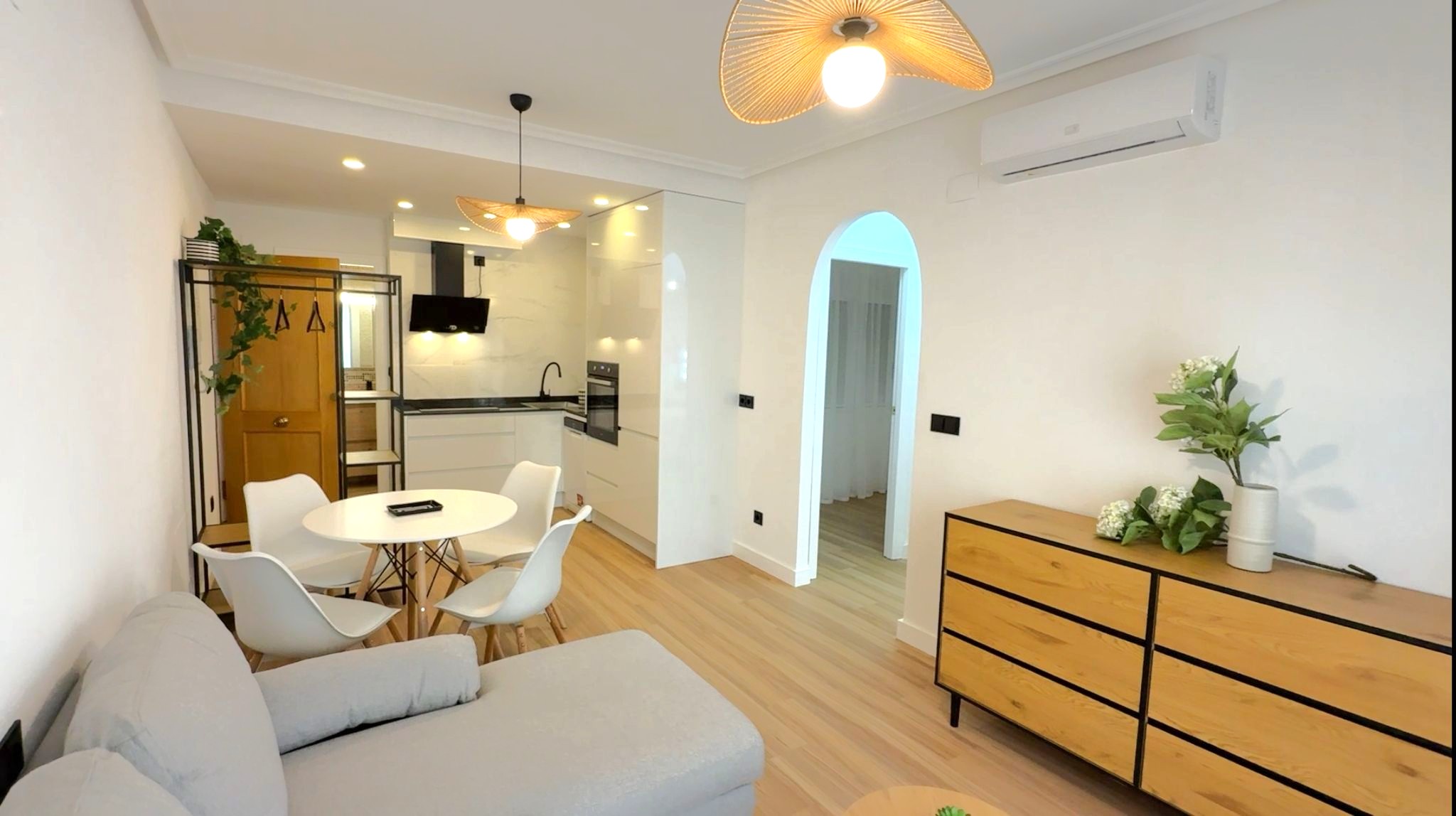 2 Bed, 1 Bath, ApartmentFor Sale, Torrevieja, Alicante