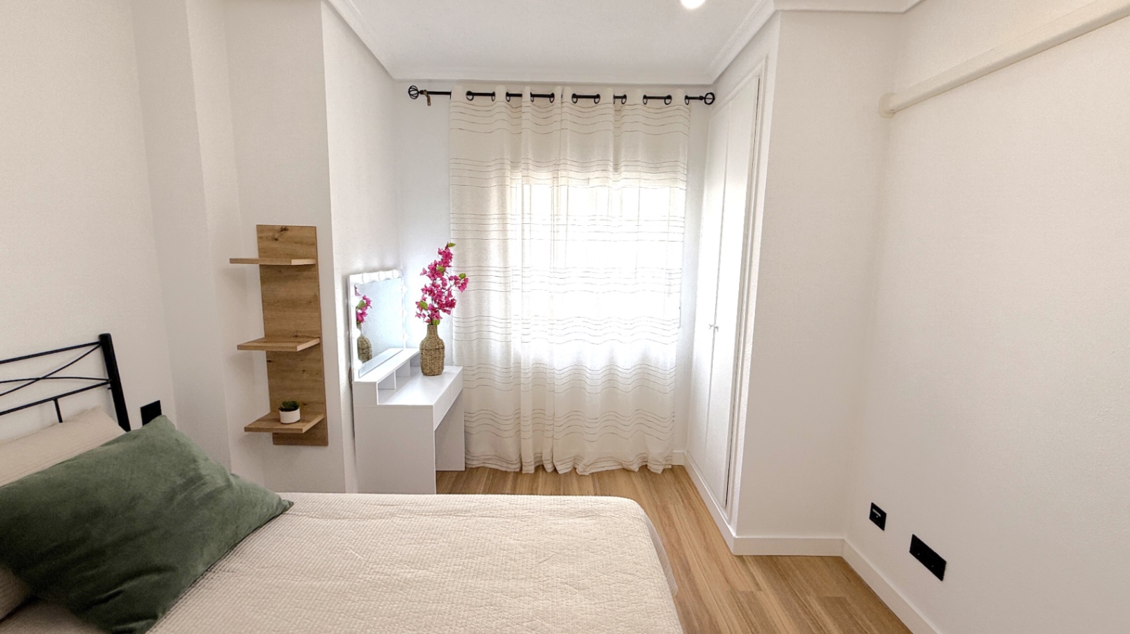 2 Bed, 1 Bath, ApartmentFor Sale, Torrevieja, Alicante