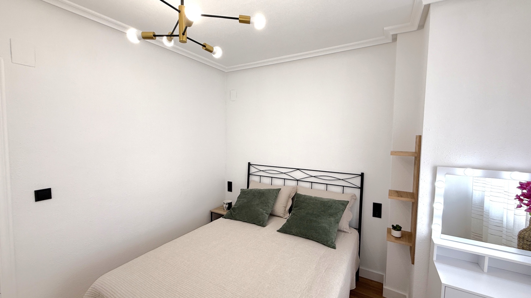 2 Bed, 1 Bath, ApartmentFor Sale, Torrevieja, Alicante