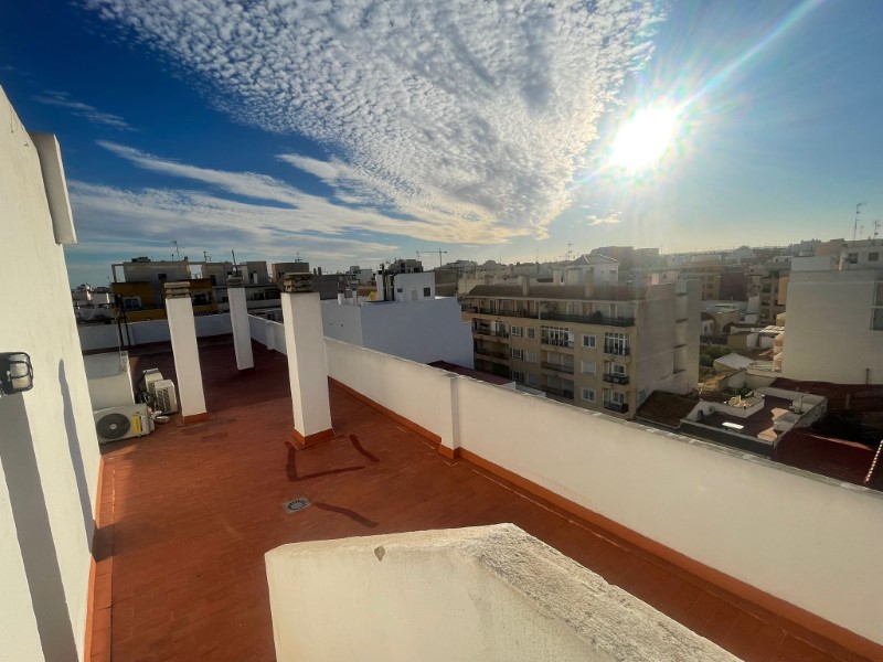4 Bed, 2 Bath, ApartmentFor Sale, Torrevieja, Alicante