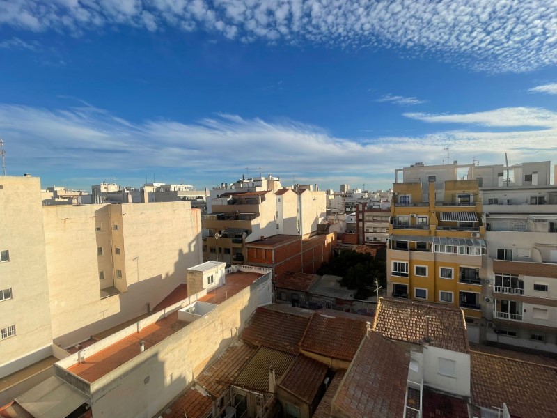 4 Bed, 2 Bath, ApartmentFor Sale, Torrevieja, Alicante