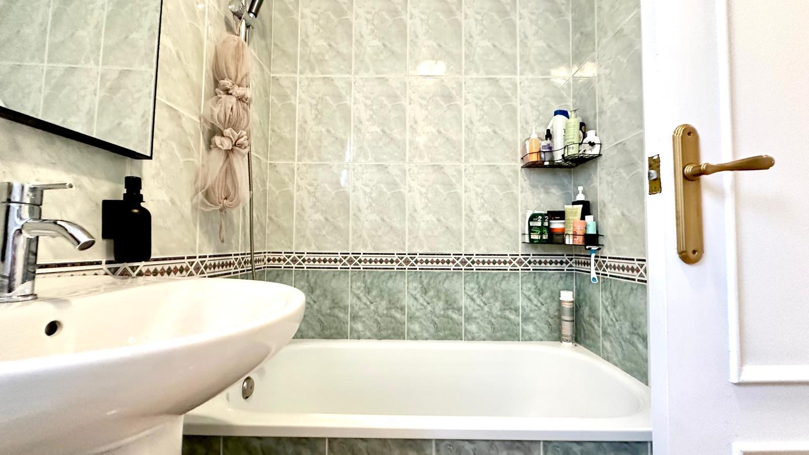 2 Bed, 1 Bath, ApartmentFor Sale, Torrevieja, Alicante