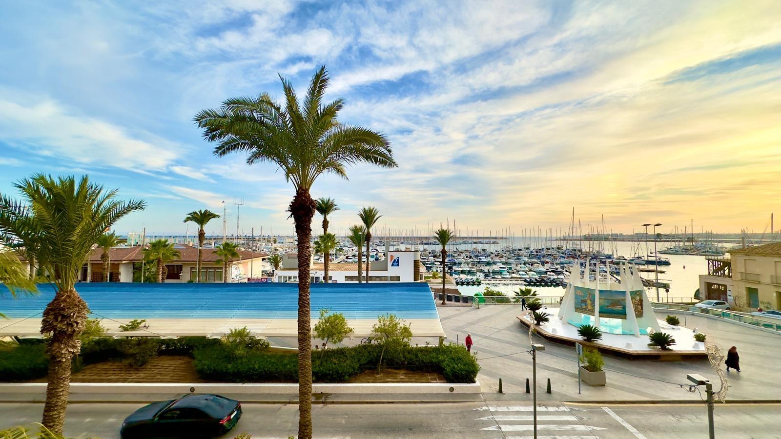 4 Bed, 2 Bath, ApartmentFor Sale, Torrevieja, Alicante