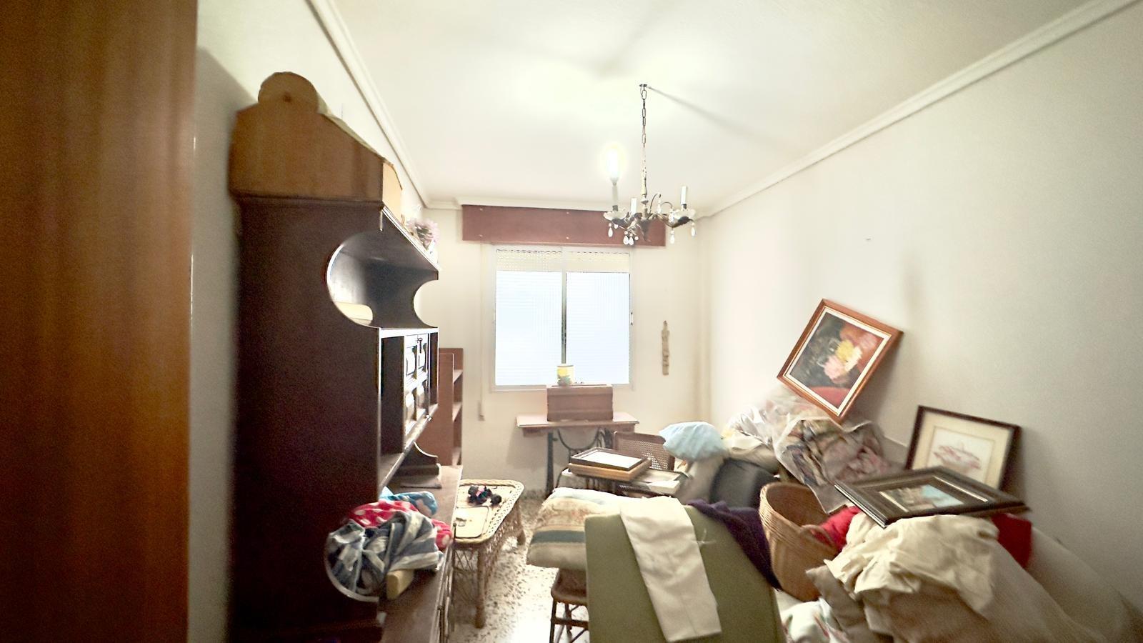 4 Bed, 2 Bath, ApartmentFor Sale, Torrevieja, Alicante