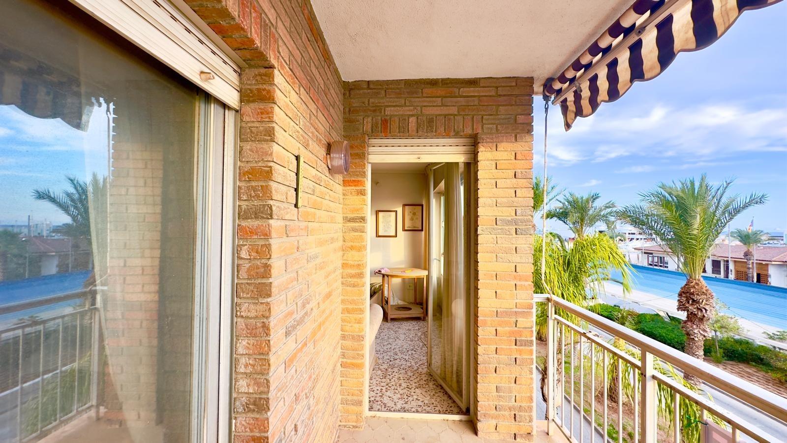 4 Bed, 2 Bath, ApartmentFor Sale, Torrevieja, Alicante