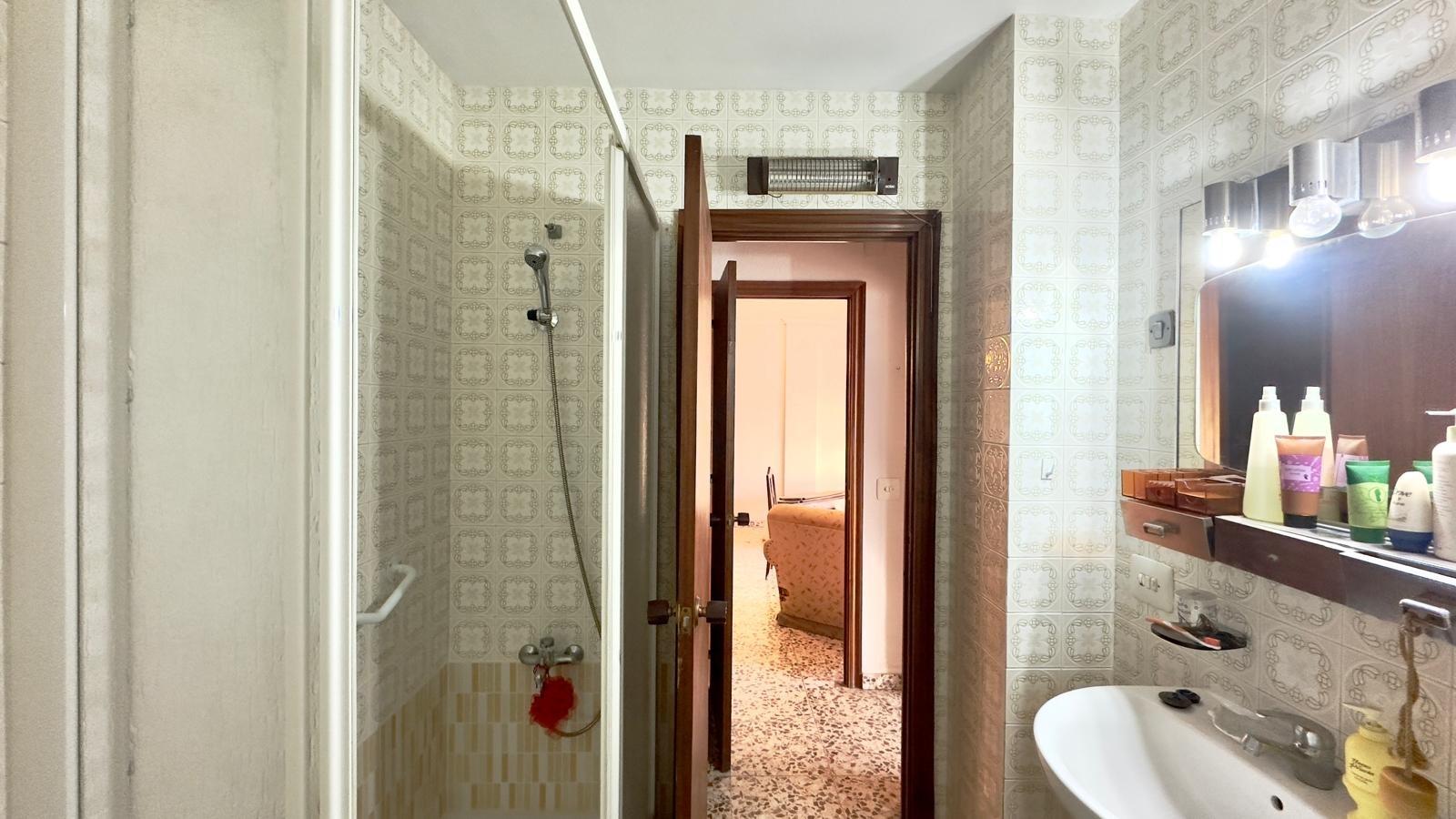 4 Bed, 2 Bath, ApartmentFor Sale, Torrevieja, Alicante