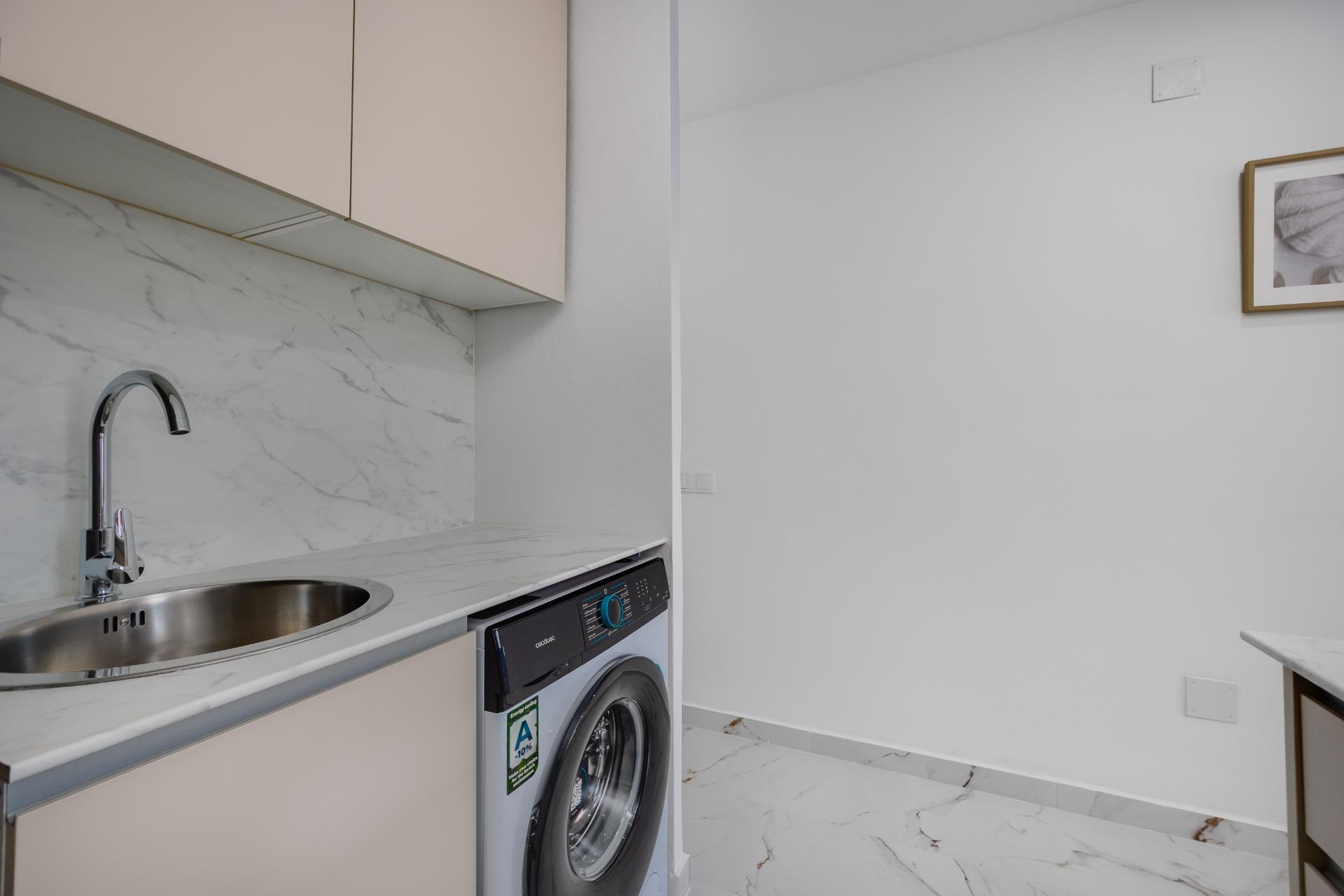 1 Bed, 1 Bath, ApartmentFor Sale, Torrevieja, Alicante