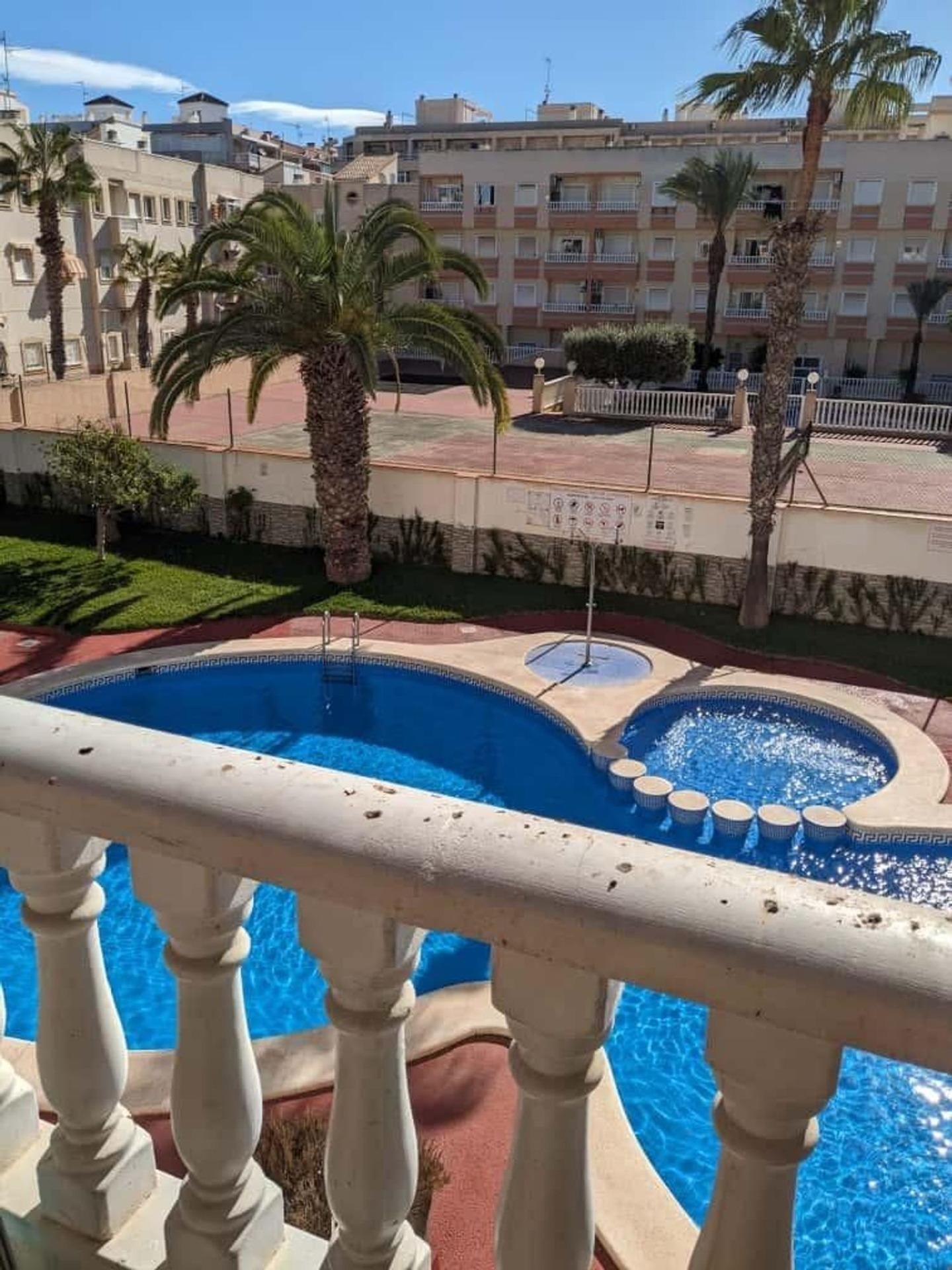 2 Bed, 1 Bath, ApartmentFor Sale, Torrevieja, Alicante