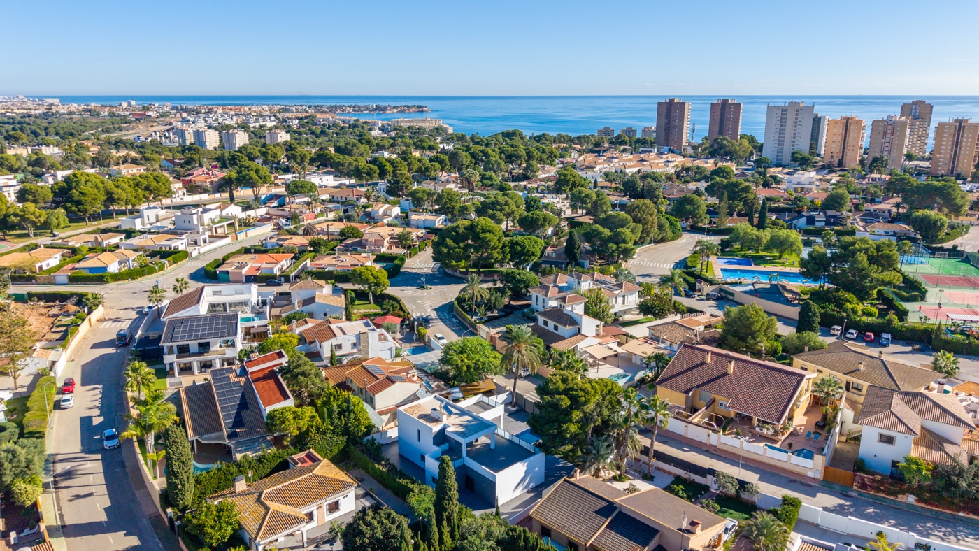 4 Bed, 3 Bath, HouseFor Sale, Campoamor, Alicante