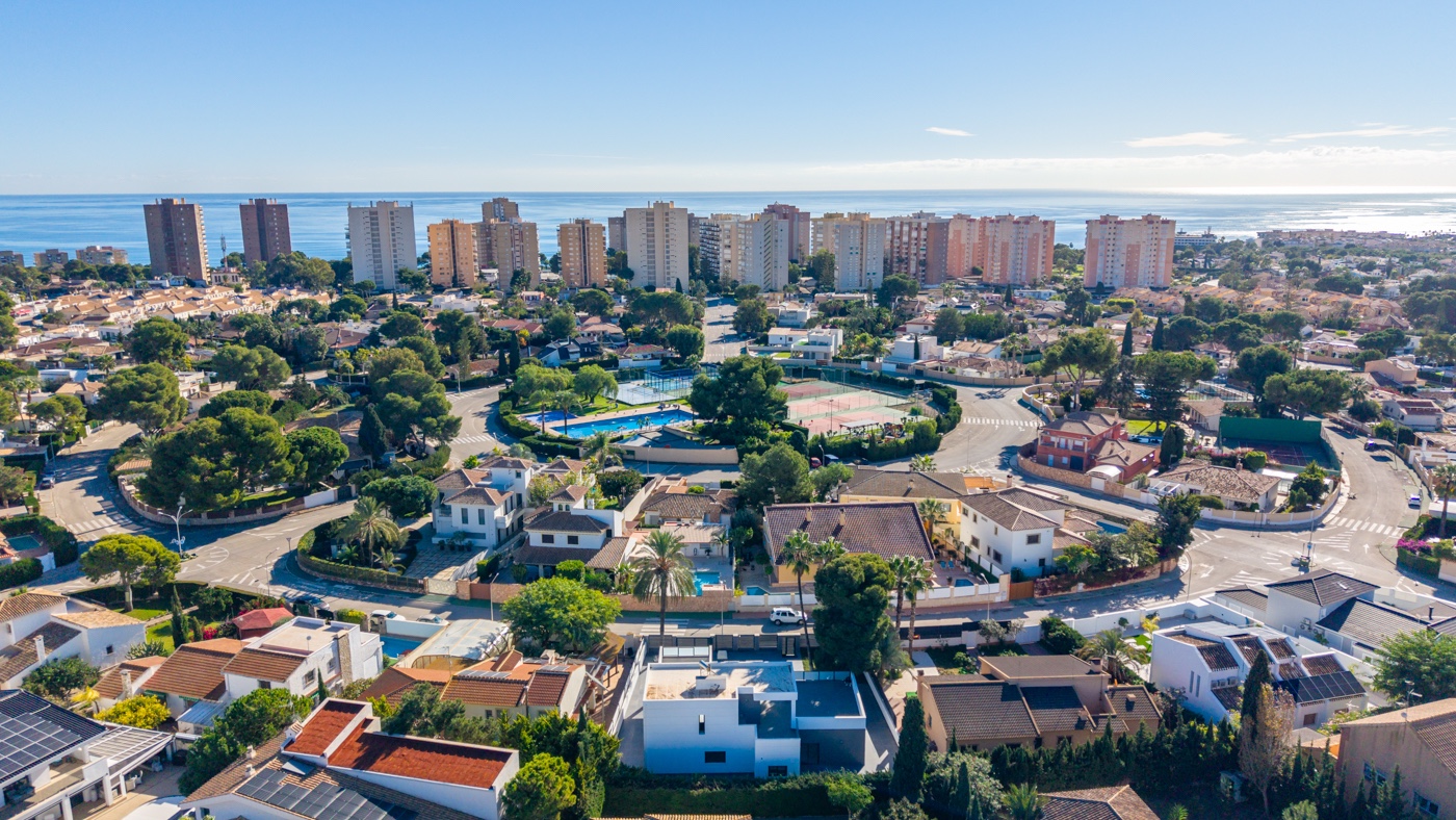 4 Bed, 3 Bath, HouseFor Sale, Campoamor, Alicante