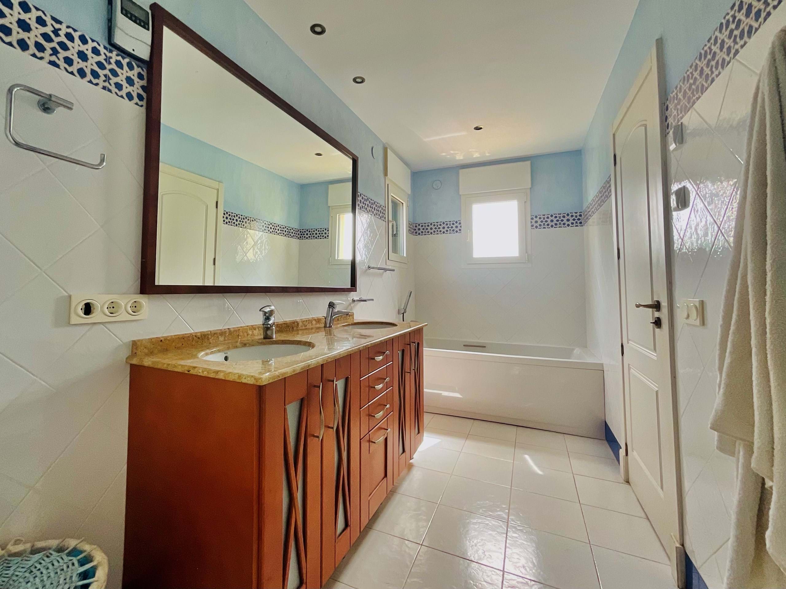 6 Bed, 5 Bath, HouseFor Sale, Malaga, Andalusia, 29602