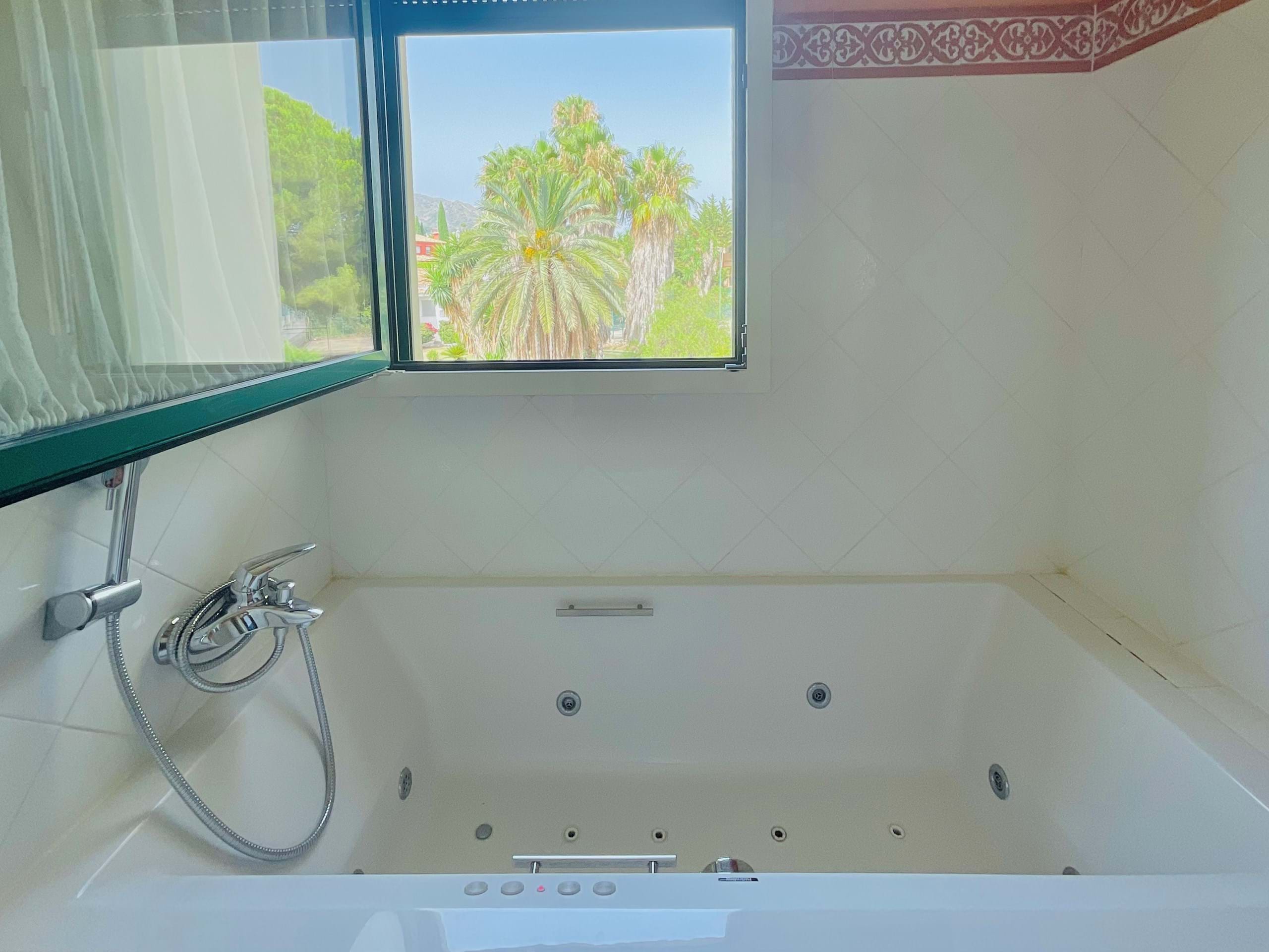 6 Bed, 5 Bath, HouseFor Sale, Malaga, Andalusia, 29602