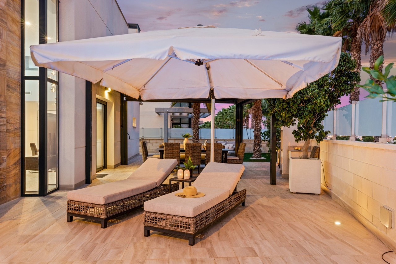 5 Bed, 4 Bath, HouseFor Sale, Cabo Roig, Alicante