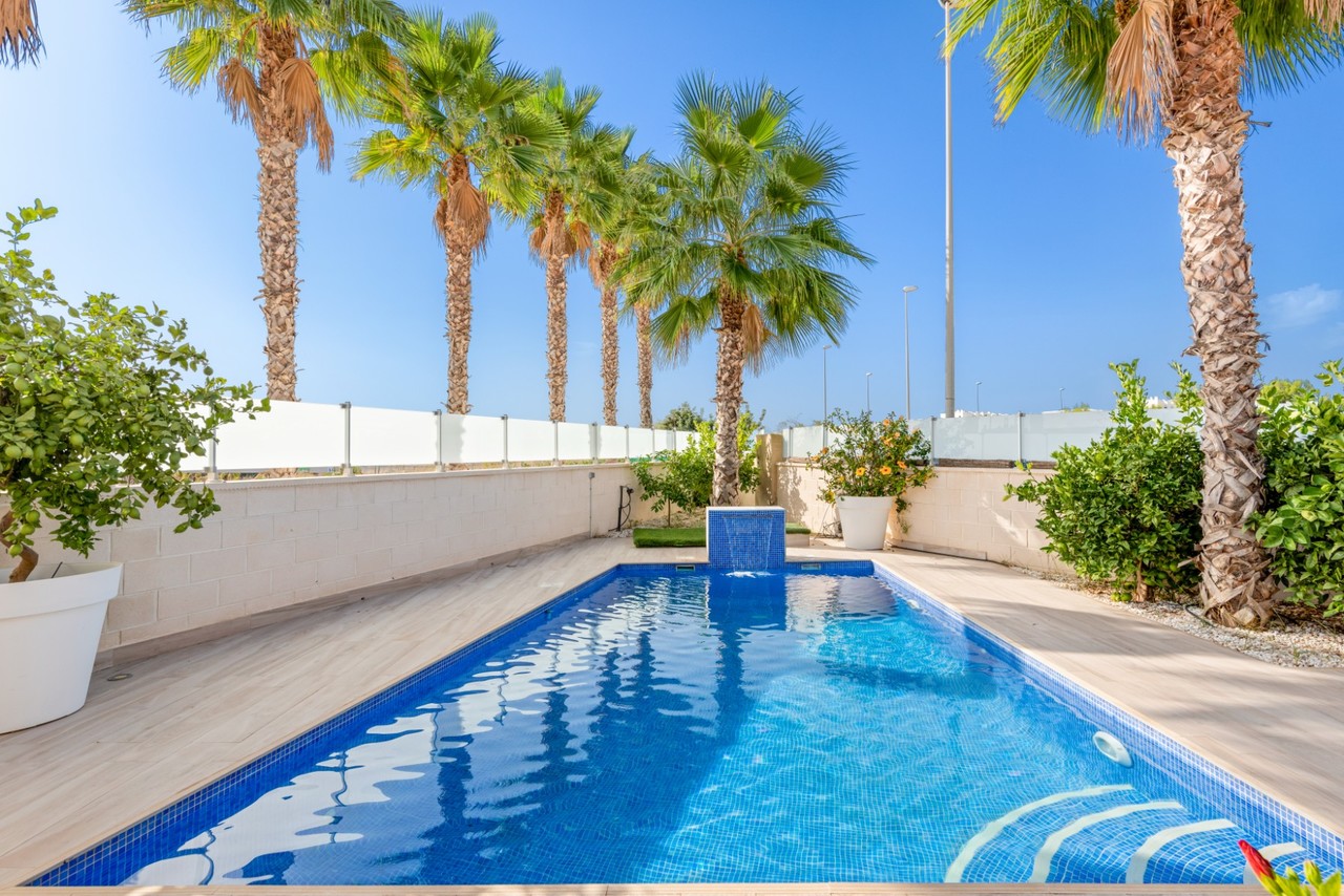 5 Bed, 4 Bath, HouseFor Sale, Cabo Roig, Alicante