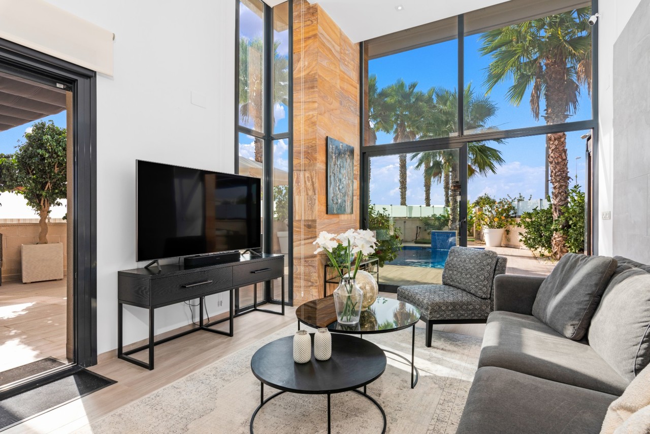 5 Bed, 4 Bath, HouseFor Sale, Cabo Roig, Alicante