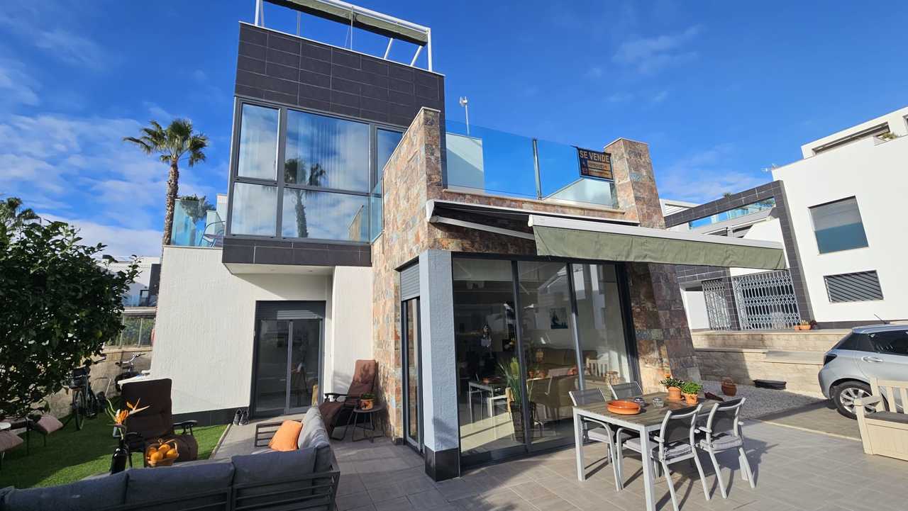 3 Bed, 2 Bath, HouseFor Sale, Cabo Roig, Alicante