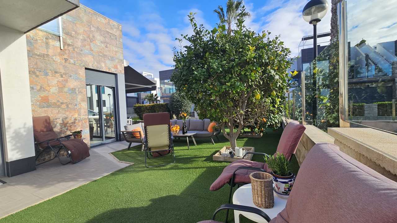 3 Bed, 2 Bath, HouseFor Sale, Cabo Roig, Alicante