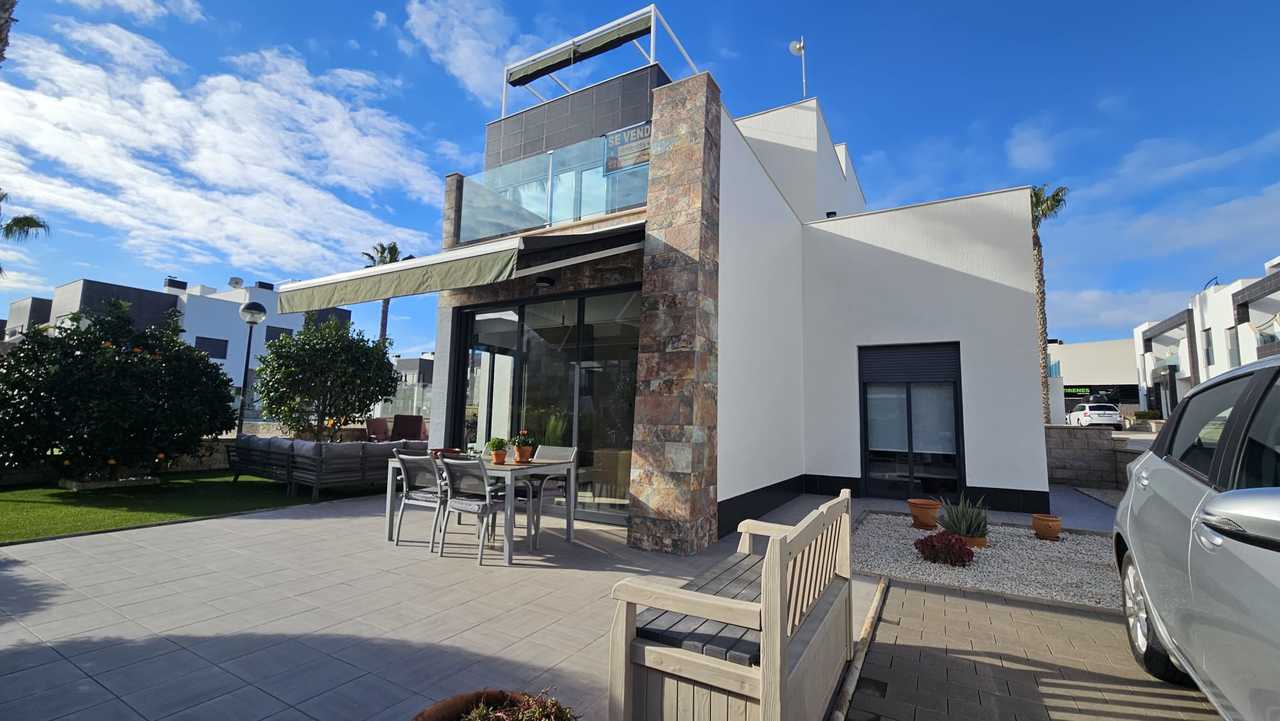 3 Bed, 2 Bath, HouseFor Sale, Cabo Roig, Alicante