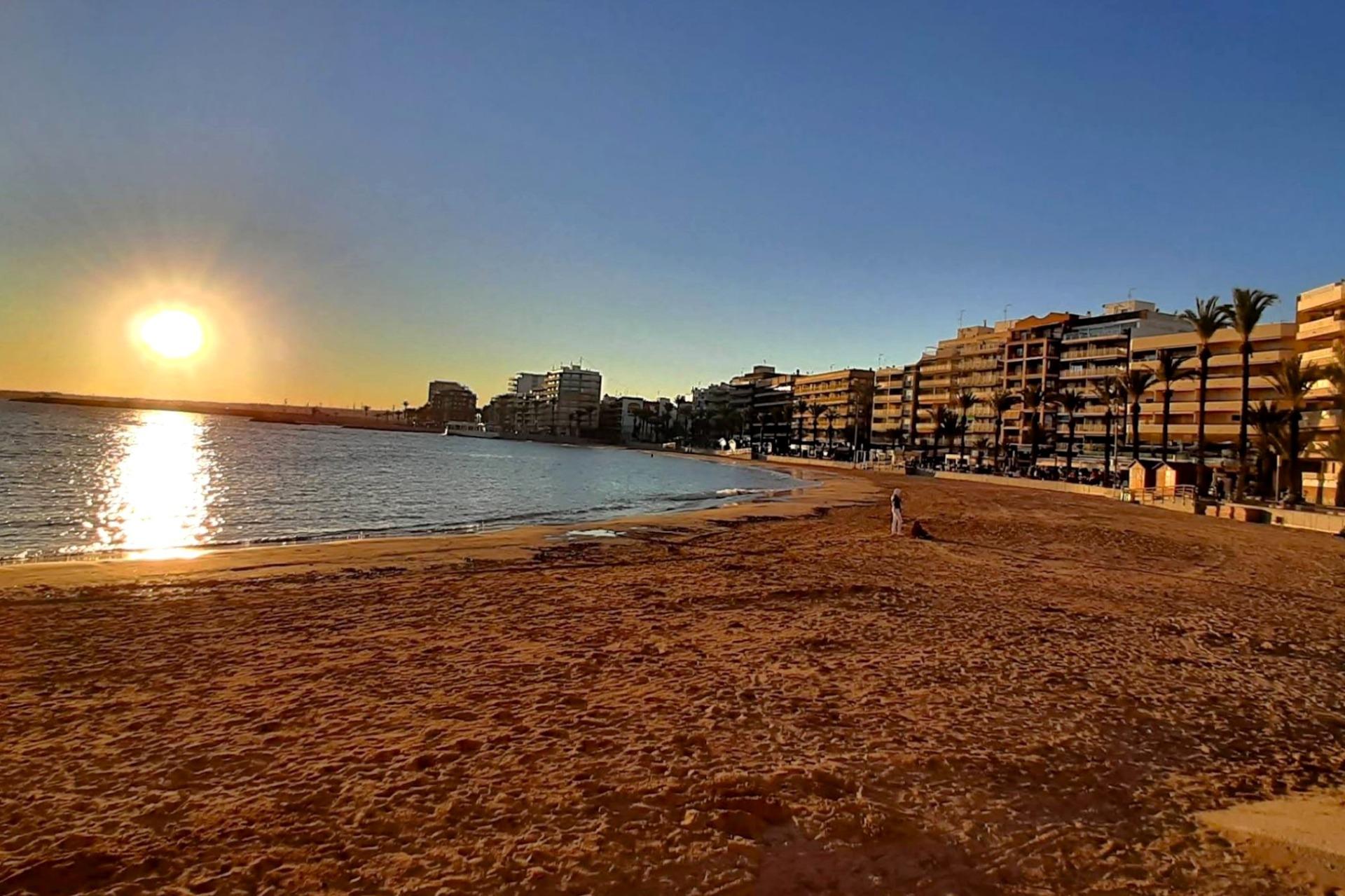3 Bed, 2 Bath, ApartmentFor Sale, Torrevieja, Alicante
