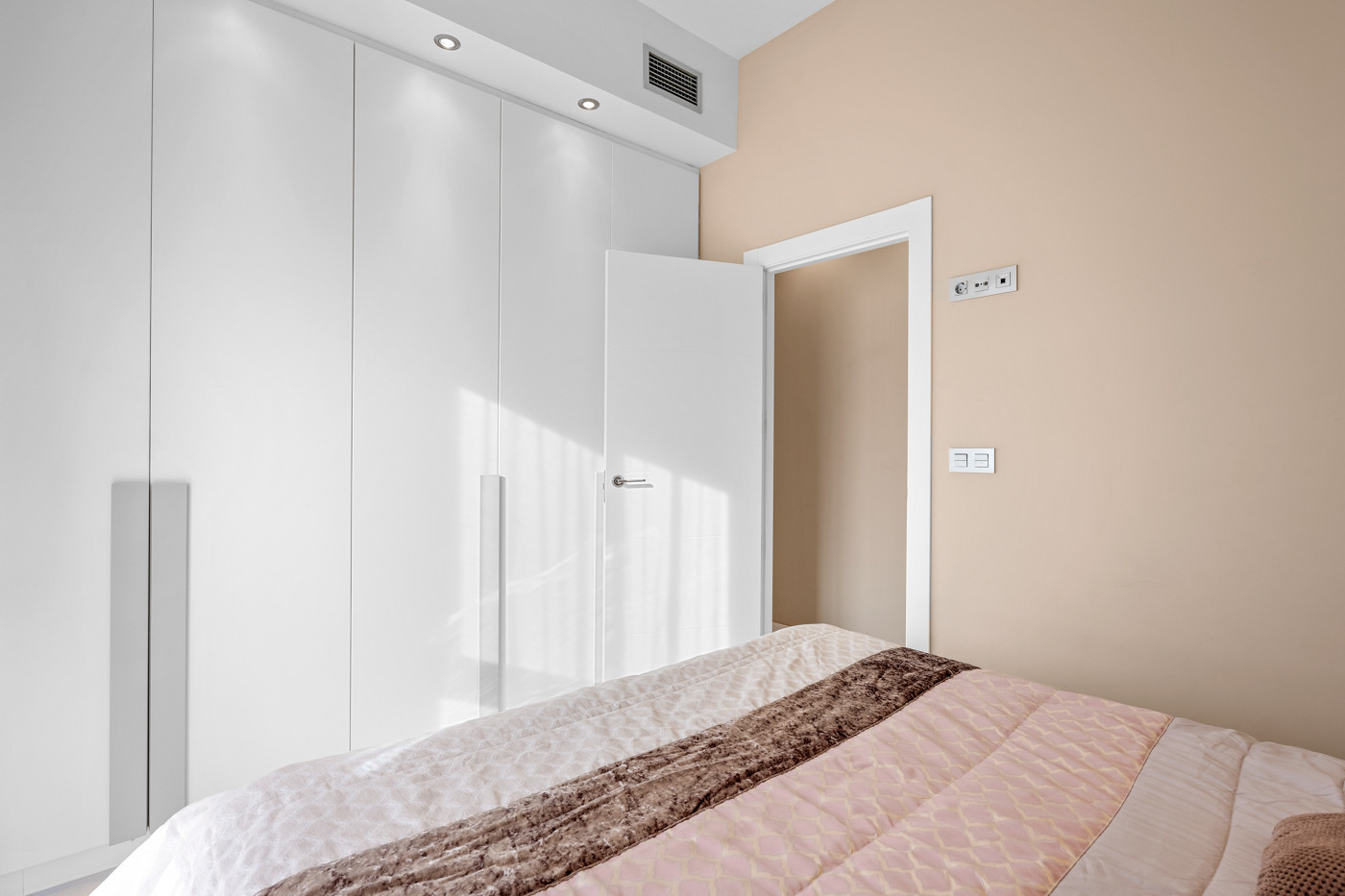 5 Bed, 4 Bath, HouseFor Sale, Villamartin, Alicante