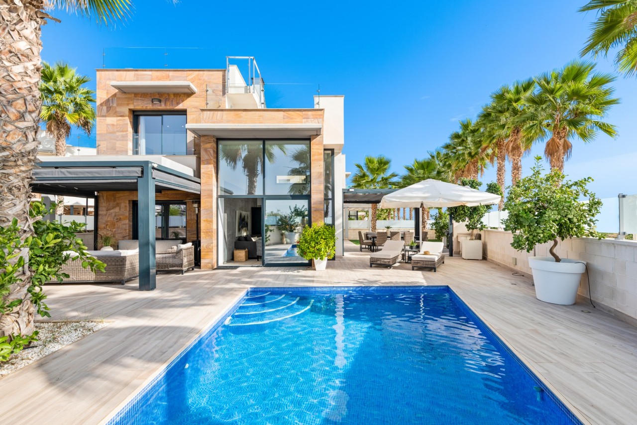 5 Bed, 4 Bath, HouseFor Sale, Cabo Roig, Alicante
