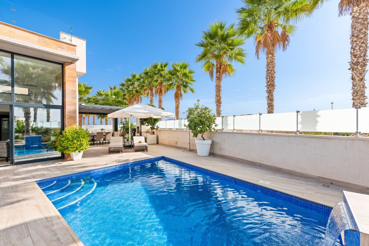 5 Bed, 4 Bath, HouseFor Sale, Cabo Roig, Alicante