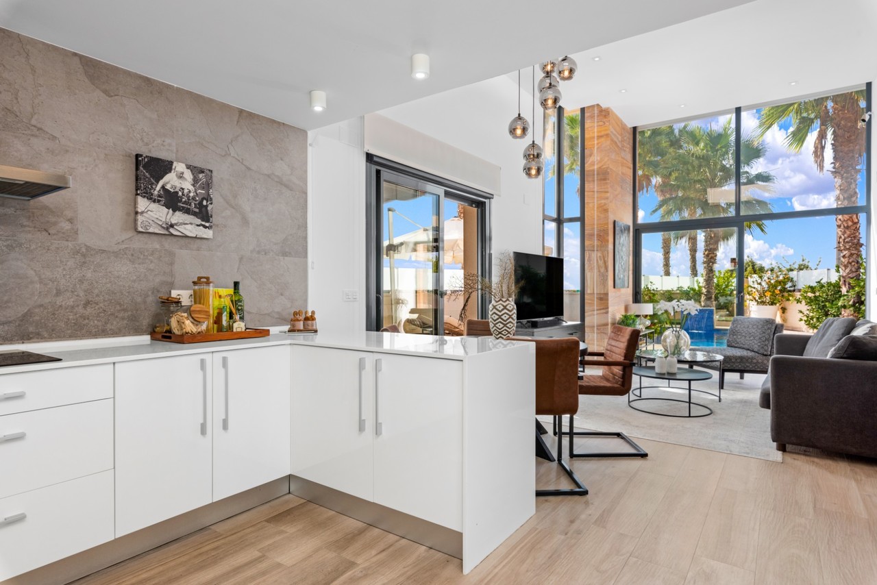 5 Bed, 4 Bath, HouseFor Sale, Cabo Roig, Alicante