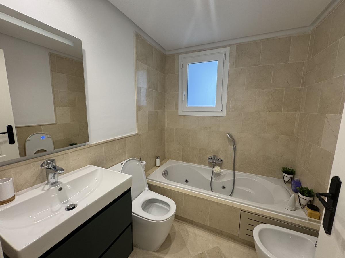 2 Bed, 2 Bath, ApartmentFor Sale, Aloha, Malaga