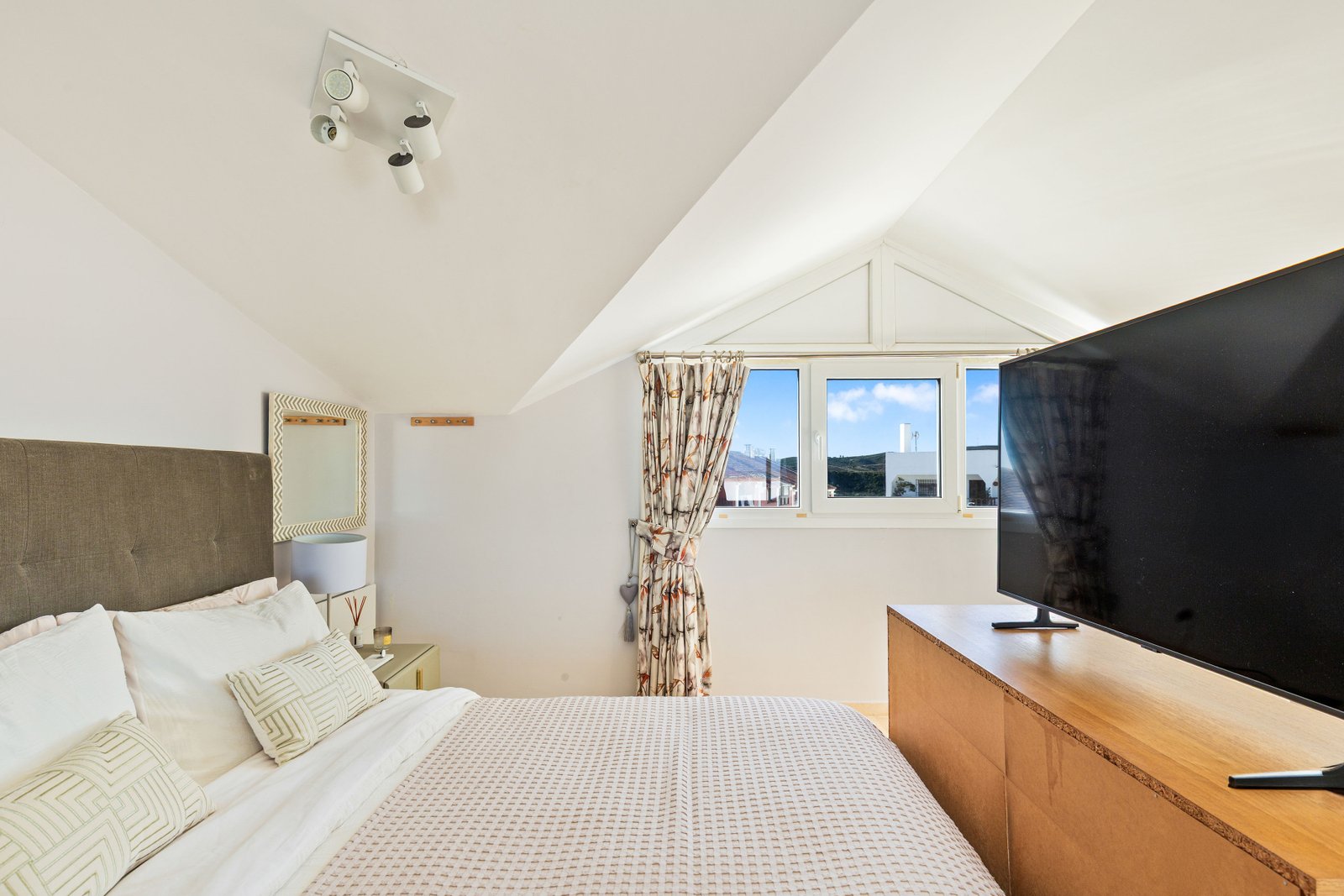 5 Bed, 3 Bath, HouseFor Sale, Manilva, Malaga