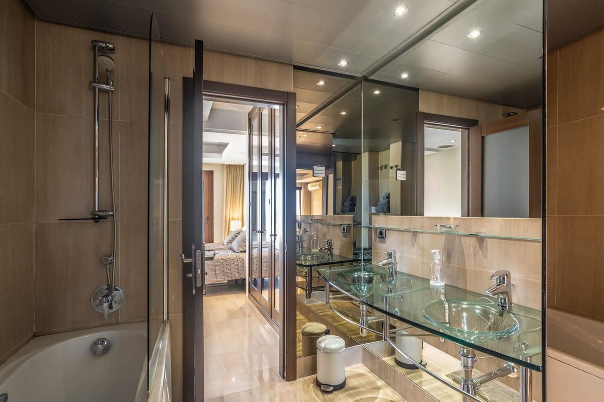 2 Bed, 2 Bath, ApartmentFor Sale, Estepona, Malaga