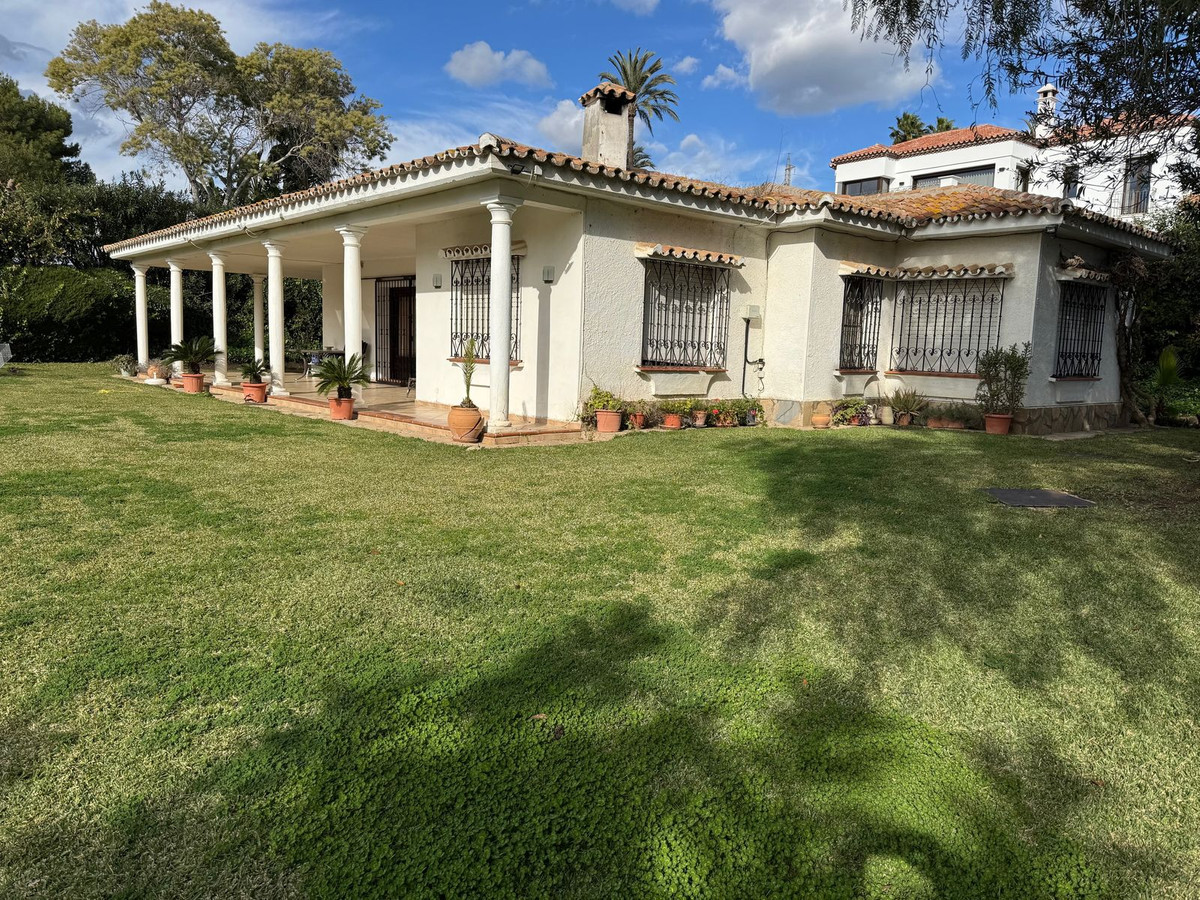 3 Bed, 2 Bath, HouseFor Sale, Estepona, Malaga