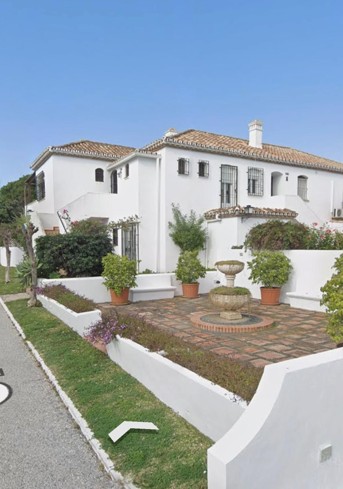 2 Bed, 2 Bath, HouseFor Sale, Estepona, Malaga