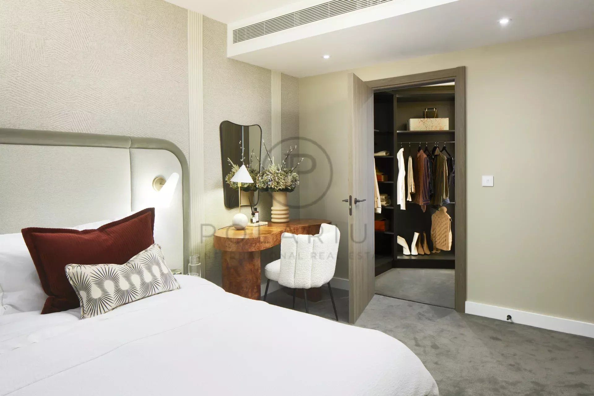 3 Bed, 2 Bath, ApartmentFor Sale, London, Greater London (city Of London)