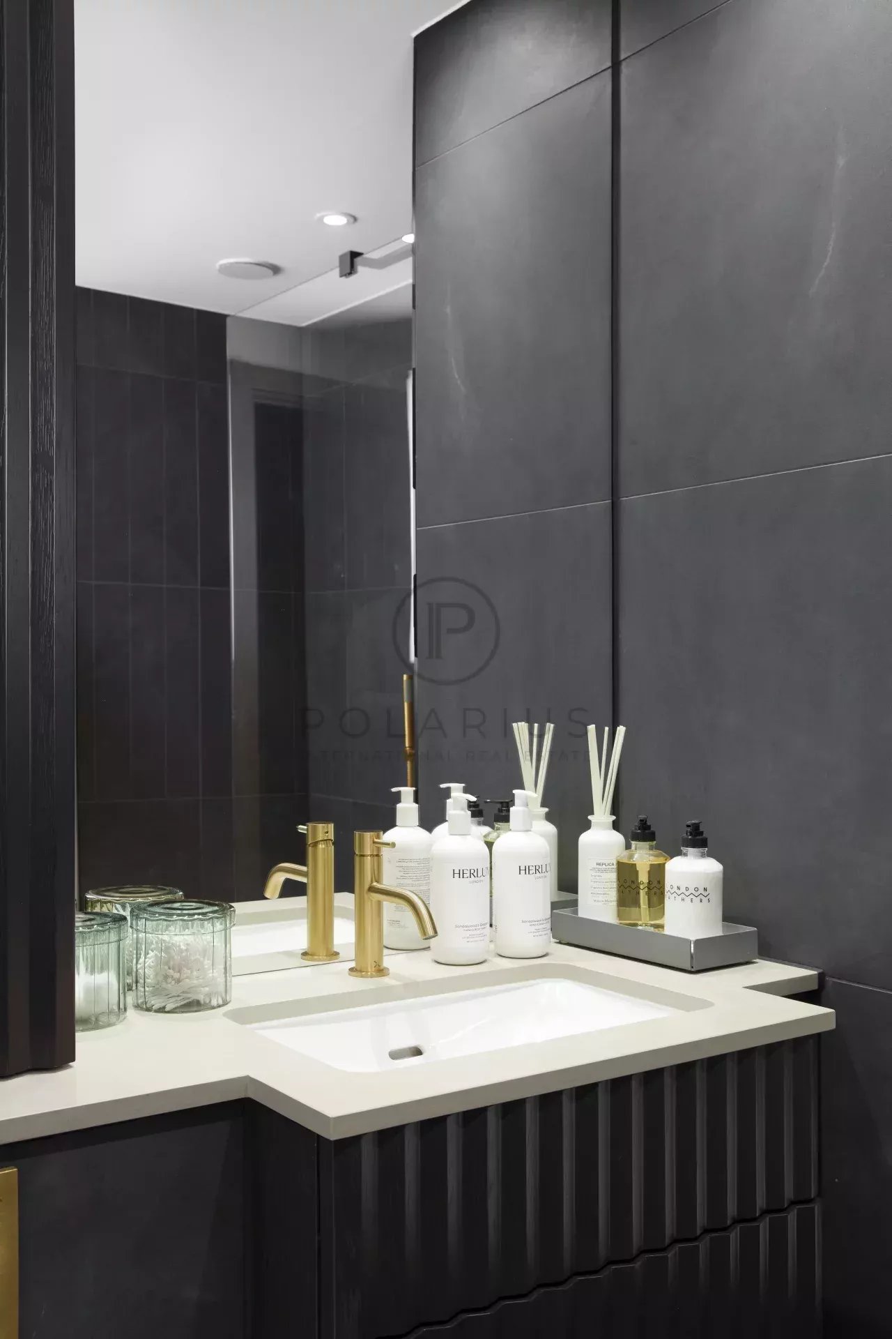 3 Bed, 2 Bath, ApartmentFor Sale, London, Greater London (city Of London)