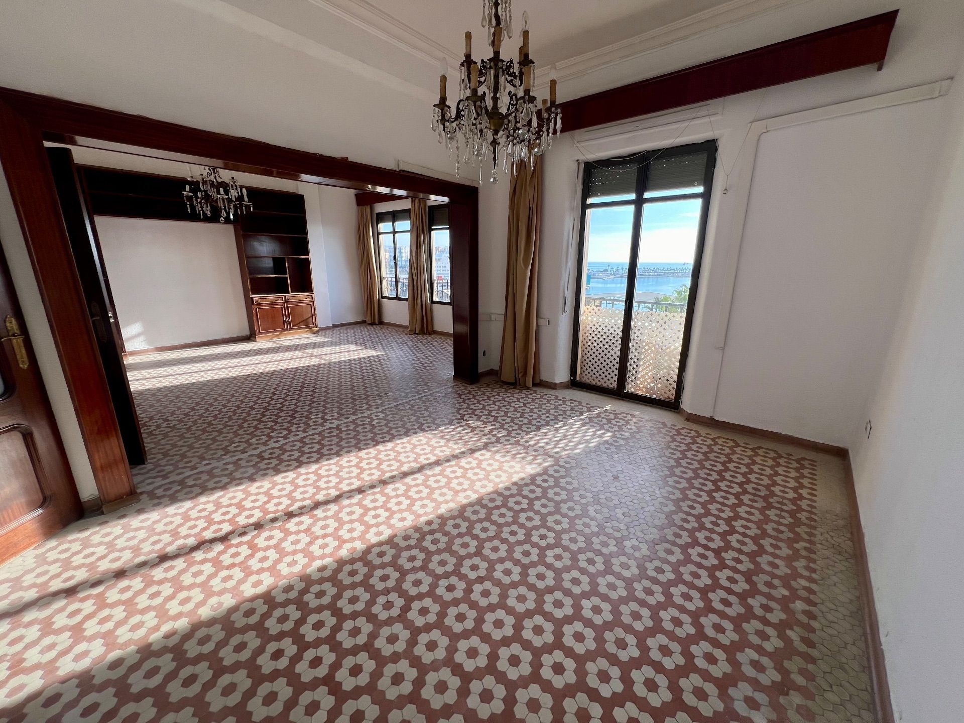 4 Bed, 2 Bath, ApartmentFor Sale, Malaga city, Malaga, 29000